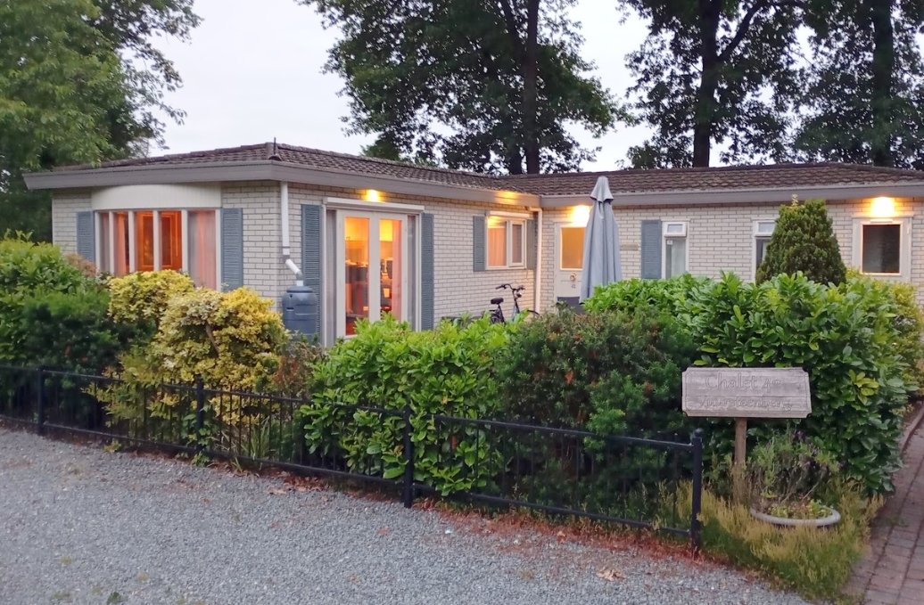 Sfeervol recreatiechalet op rustig park in Nederland